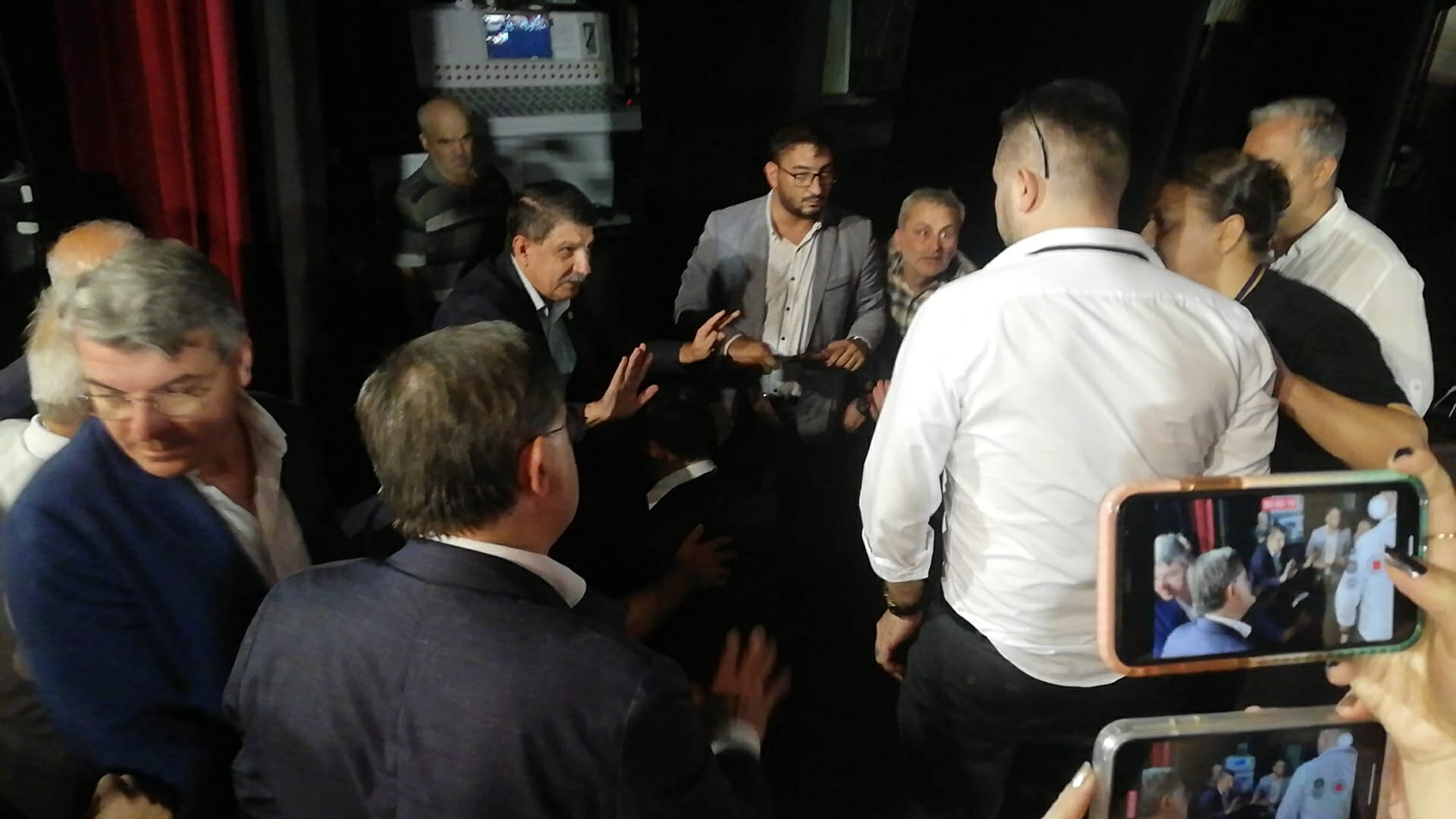 Başkan adayı Gökhan Ercan kürsüde fenalaştı! - Resim : 1