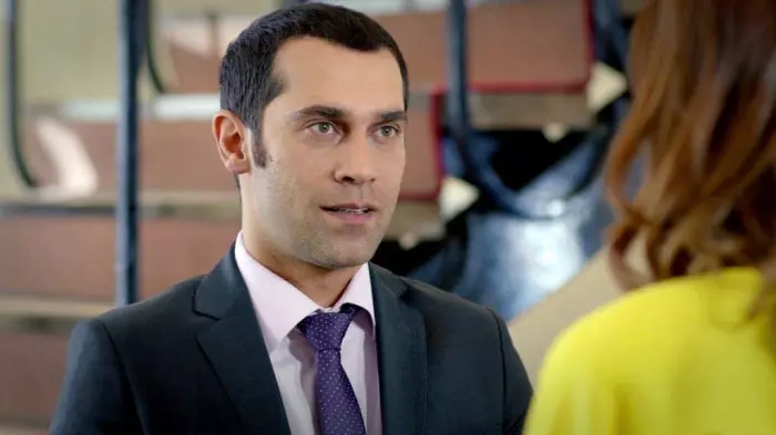 Hudutsuz Sevda Binbaşı Kimdir? Yaprak Dökümü Şevket Caner Kurtaran Kaç Yaşında? Caner Kurtaran Oynadığı Diziler - Resim : 1