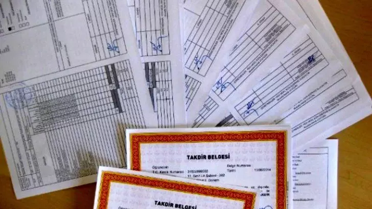 Karneler Saat Kaçta Verilecek 2024 BELLİ OLDU! 1. Dönem Karne Ne Zaman? İlkokul, Lise, Ortaokul Karne Saat Kaçta Alınacak? - Resim : 2