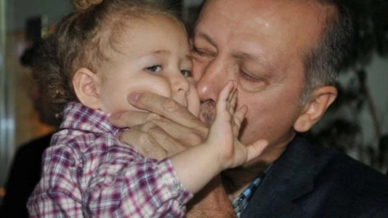 Erdoğan SON DAKİKA: Recep Tayyip Erdoğan Çocukları! Erdoğan Torunu Kaç Tane? Recep Tayyip Erdoğan Kaç Çocuğu Var? - Resim : 2