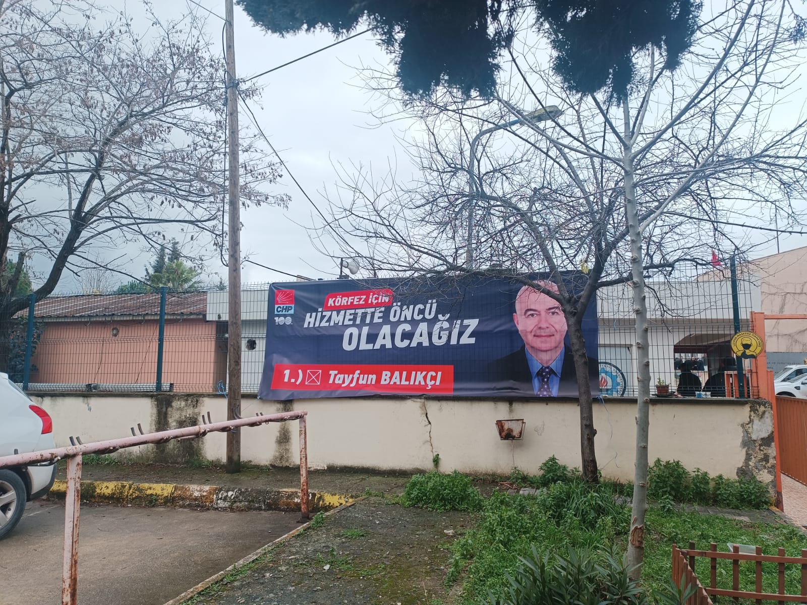 Sadece 2 isim pankart astı - Resim : 4