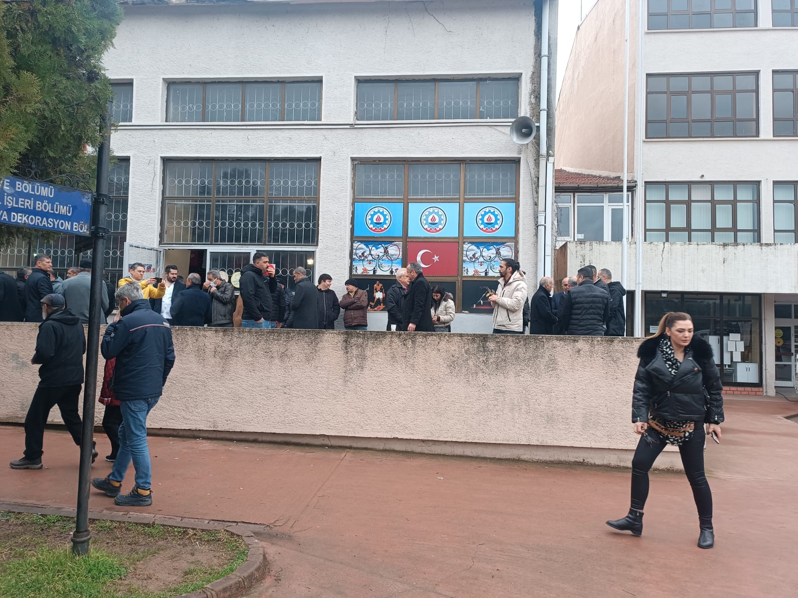 Sadece 2 isim pankart astı - Resim : 1