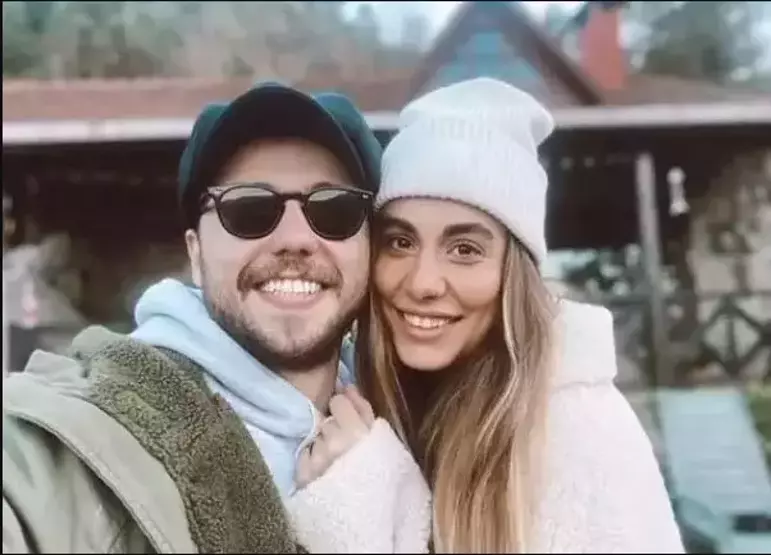 Tolga Sarıtaş Nişanlısı Zeynep Mayruk Kimdir, Kaç Yaşında, Nereli? Zeynep Mayruk Yıldırım Mayruk'un Nesi? - Resim : 1