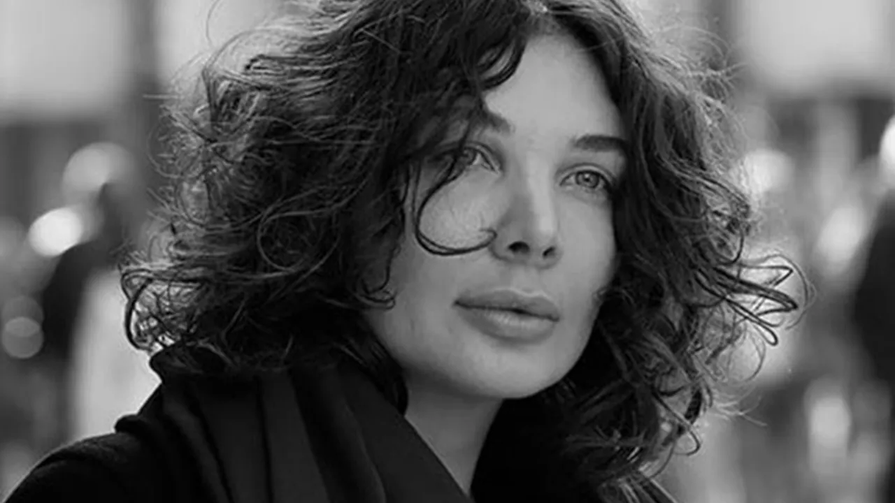 Yazar Eylem Tok Kimdir, Kaç Yaşında, Nereli? Eylem Tok Evli Mi? Timur Cihantimur Annesi Eylem Tok Kitapları - Resim : 1