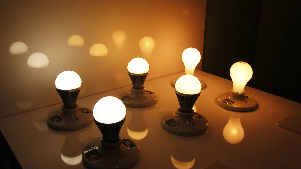 LED Lambayı Kim, Kaç Yılında İcat Etti? - Resim : 1