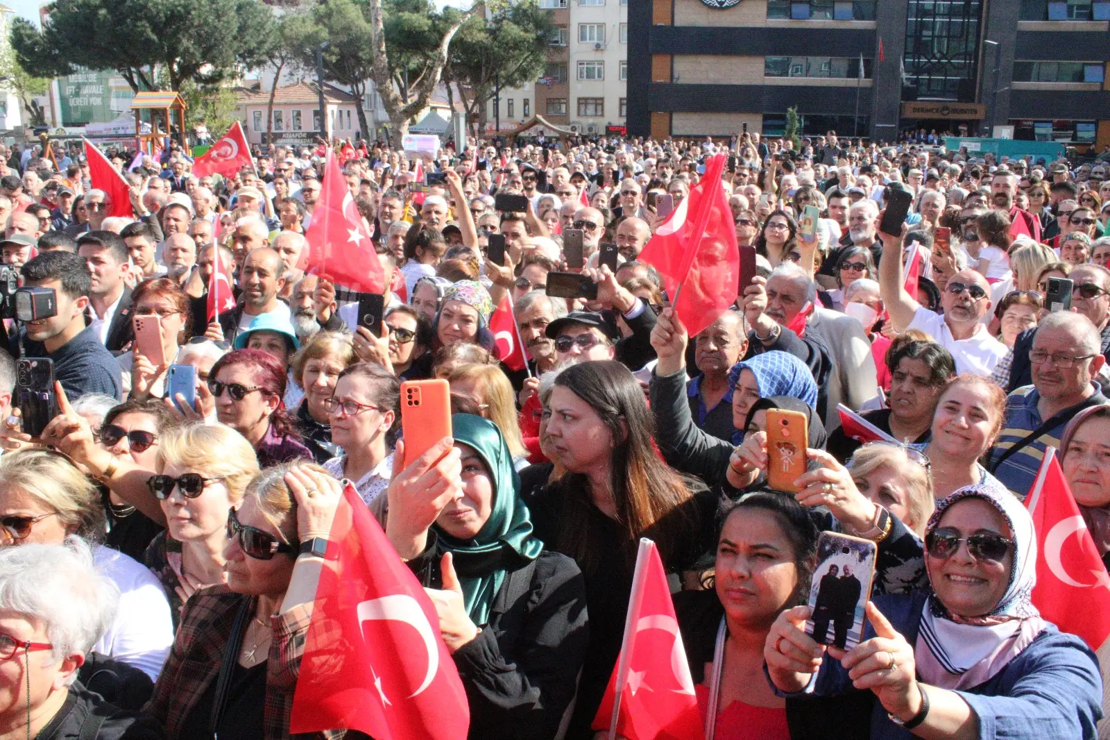 Sertif Gökçe başkan olarak ilk konuşmasını yaptı: Bütçe bir avuç azınlığa gitmeyecek - Resim : 7