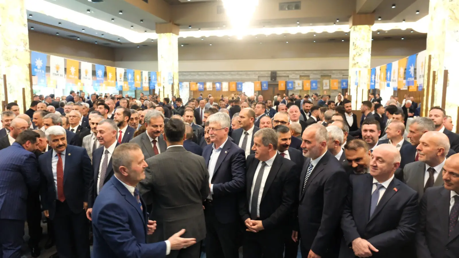 AK Parti’de geleneksel bayramlaşma! Ana gündem seçim - Resim : 10