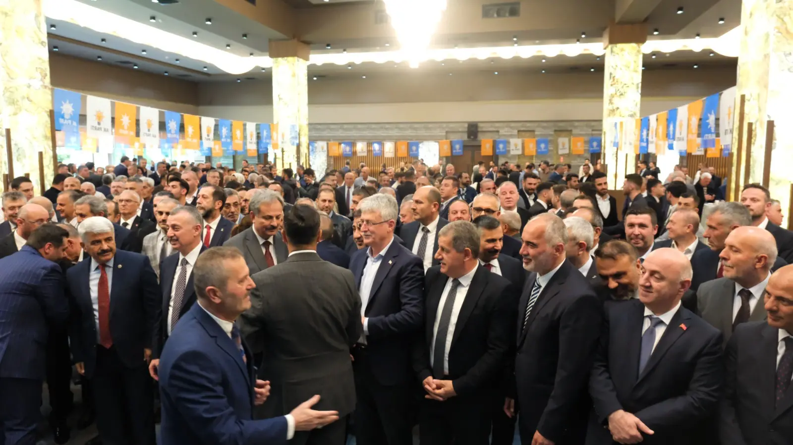 AK Parti’de geleneksel bayramlaşma! Ana gündem seçim - Resim : 2