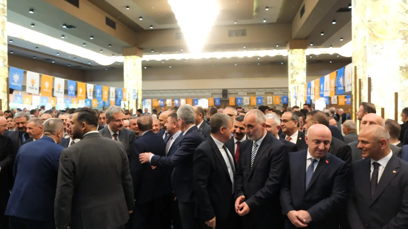 AK Parti’de geleneksel bayramlaşma! Ana gündem seçim - Resim : 3