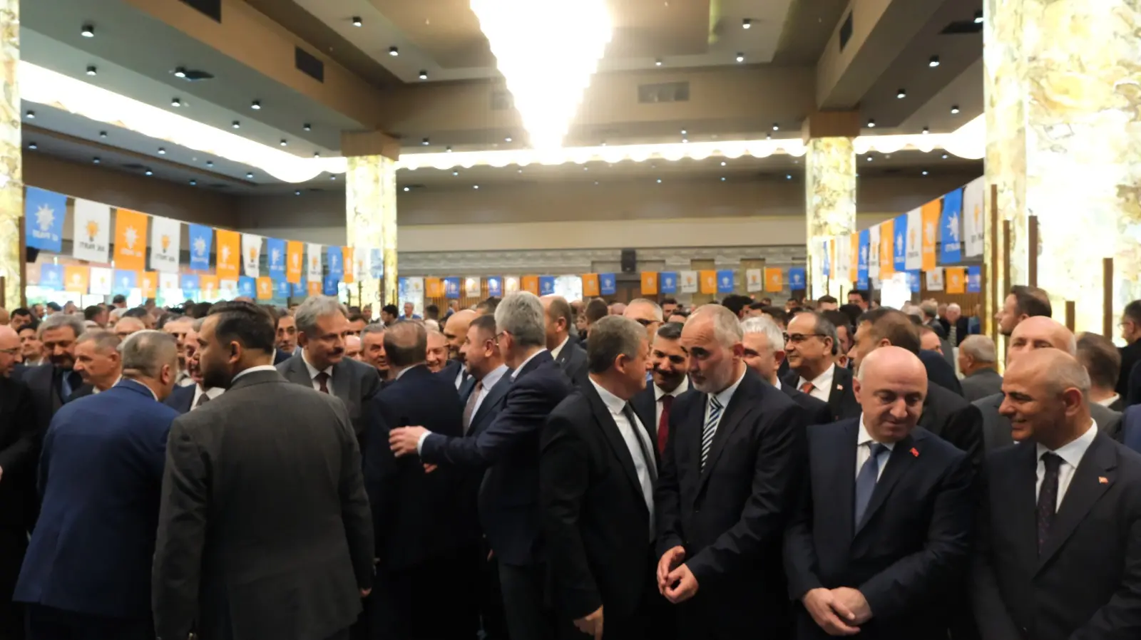 AK Parti’de geleneksel bayramlaşma! Ana gündem seçim - Resim : 1