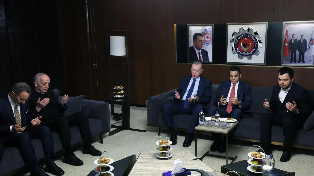 Erdoğan, Türk Metal’i ziyaret etti