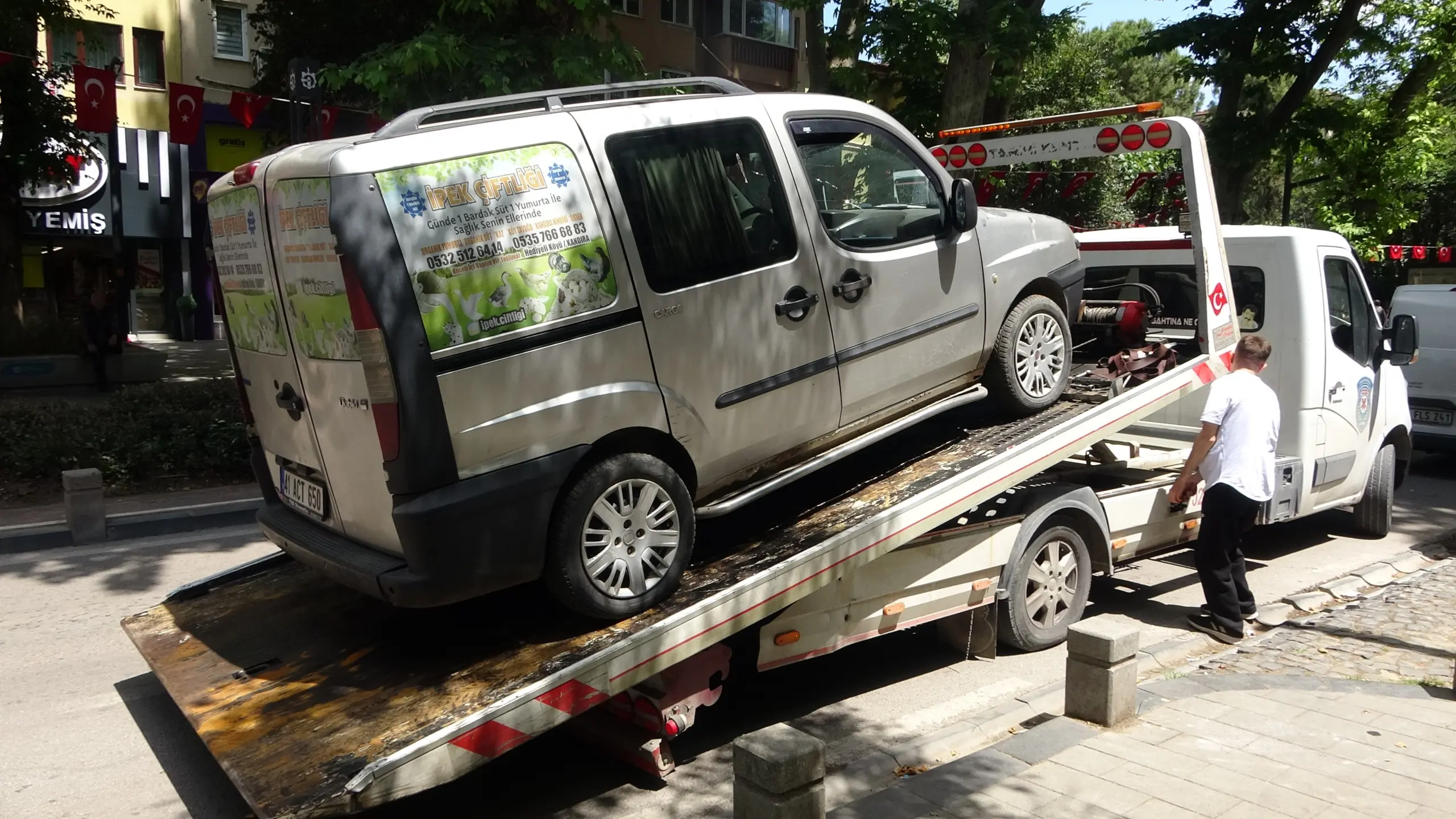 Kocaeli'de polisin üstüne araç süren vatandaş halkı ayaklandırdı! Şoför geri adım attı - Resim : 2