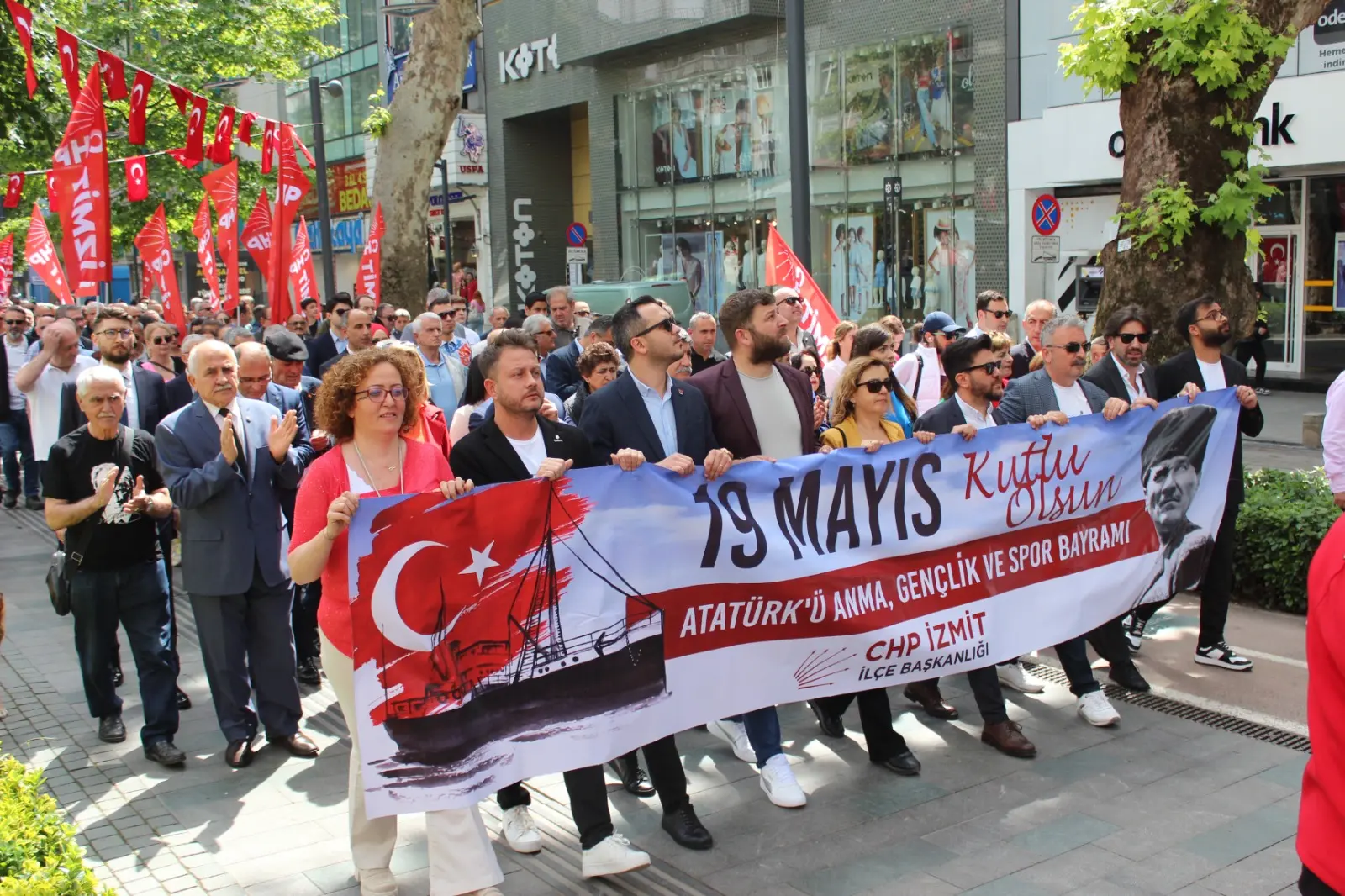 CHP Kocaeli'den 19 Mayıs'ta anlamlı yürüyüş - Resim : 13