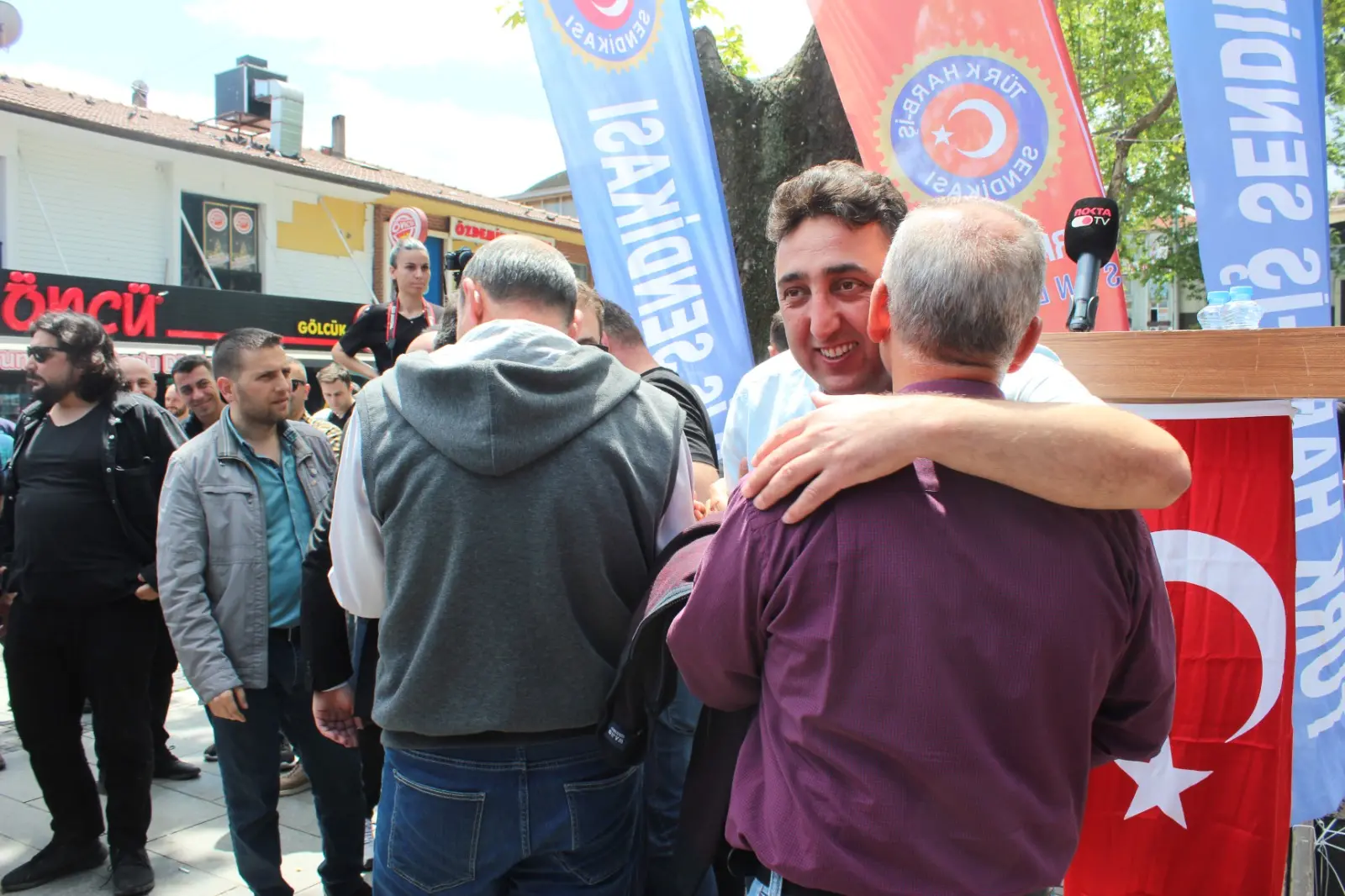 Tersanede işçi kıyımı! Arkadaşları için toplandılar - Resim : 5