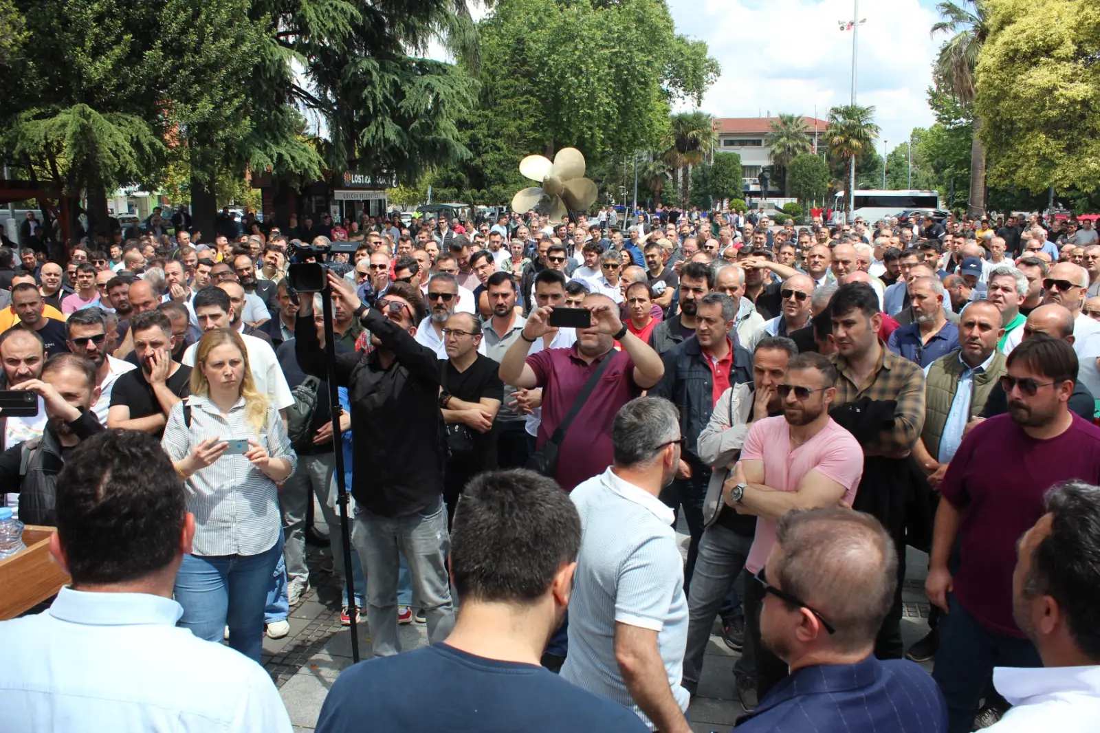 Tersanede işçi kıyımı! Arkadaşları için toplandılar - Resim : 4