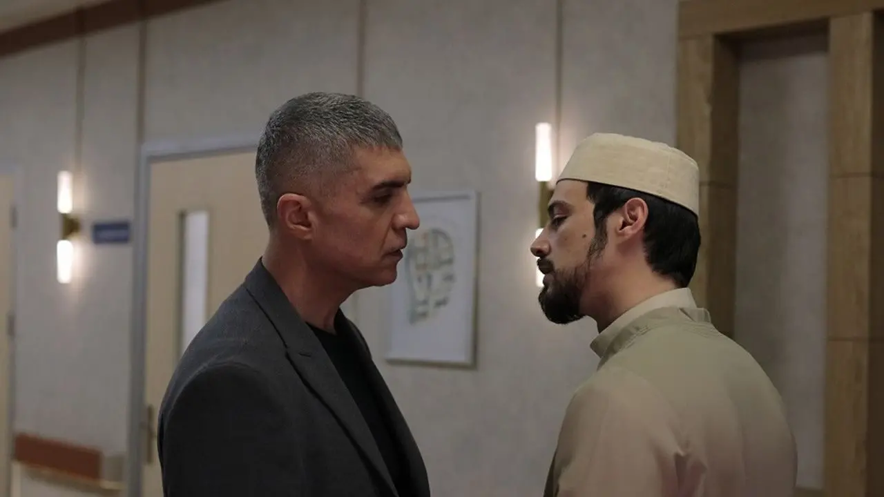 KIZIL GONCALAR 18 BÖLÜM FRAGMANI TIKLA İZLE: Kızıl Goncalar 18. Bölüm Fragman Zeynep Cüneyd Boşanıyor! Kızıl Goncalar Yeni Bölüm Fragmanı - Resim : 1