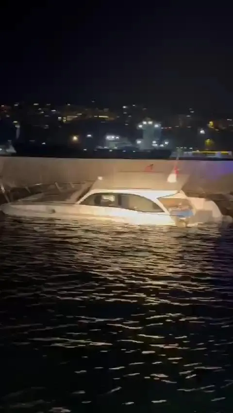 Mendireğe çarpan tekneden 10 kişi kurtarıldı! - Resim : 1