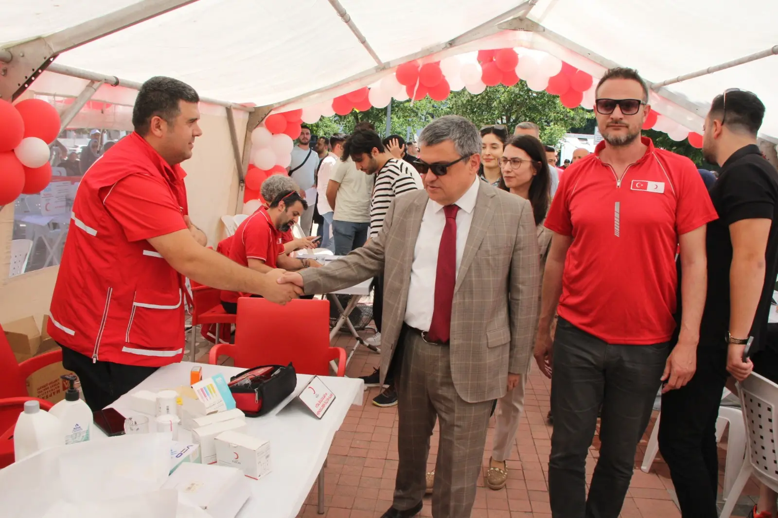 Başiskele'de kan bağışı şöleni! Kızılay'ın hedefi '1041' - Resim : 11