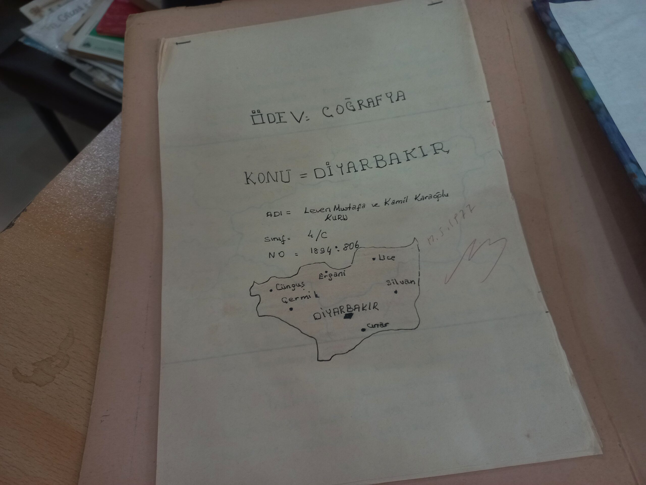 Evinde 300 bin kitap var! Sayfalar arasında unutulanlarla sergi açtı - Resim : 14