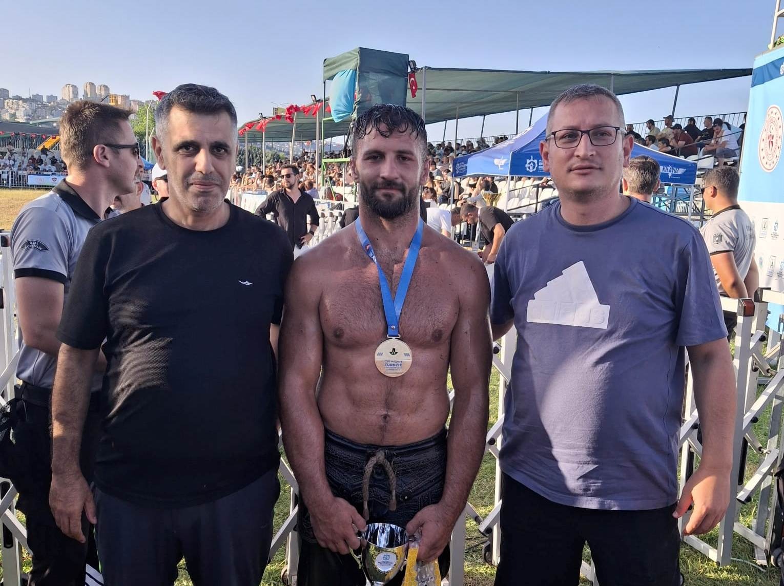 Fanatik Kocaelisporlu, Karamürsel’in gururu Sinan Yıldız yine şampiyon! - Resim : 6