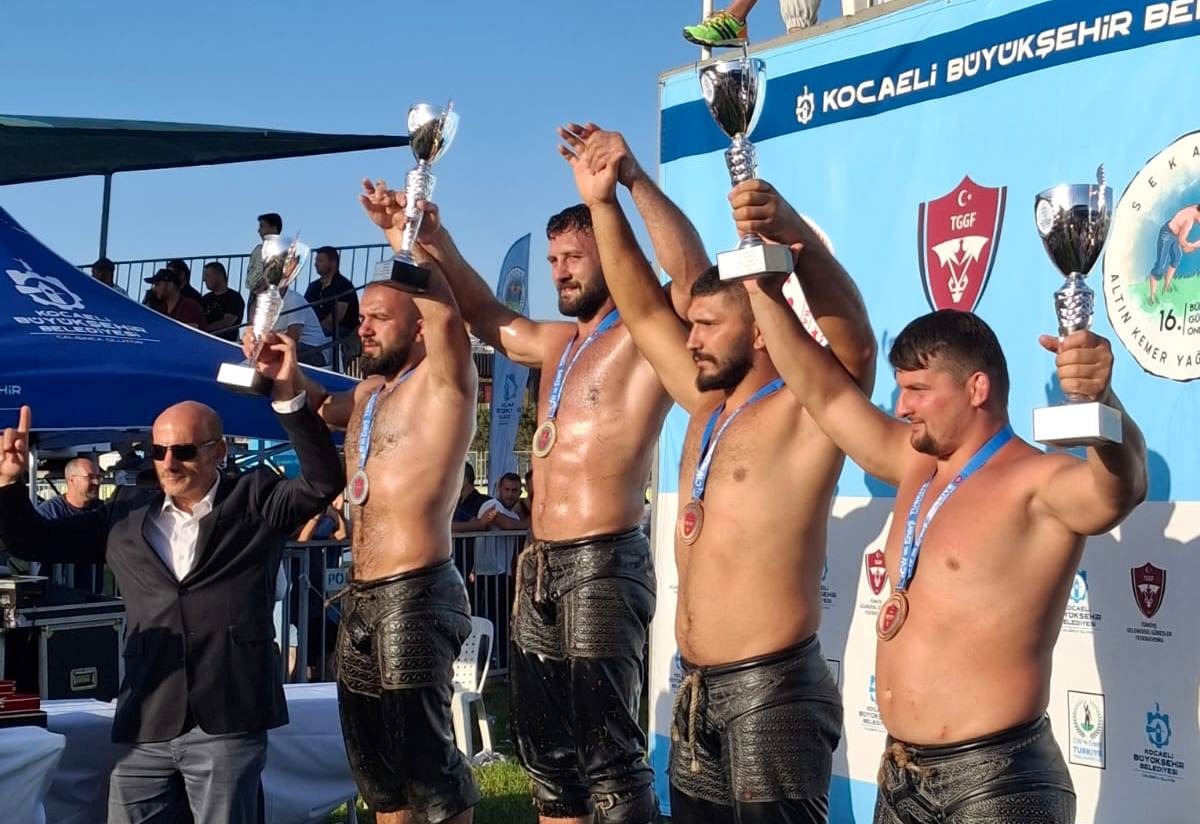 Fanatik Kocaelisporlu, Karamürsel’in gururu Sinan Yıldız yine şampiyon! - Resim : 5