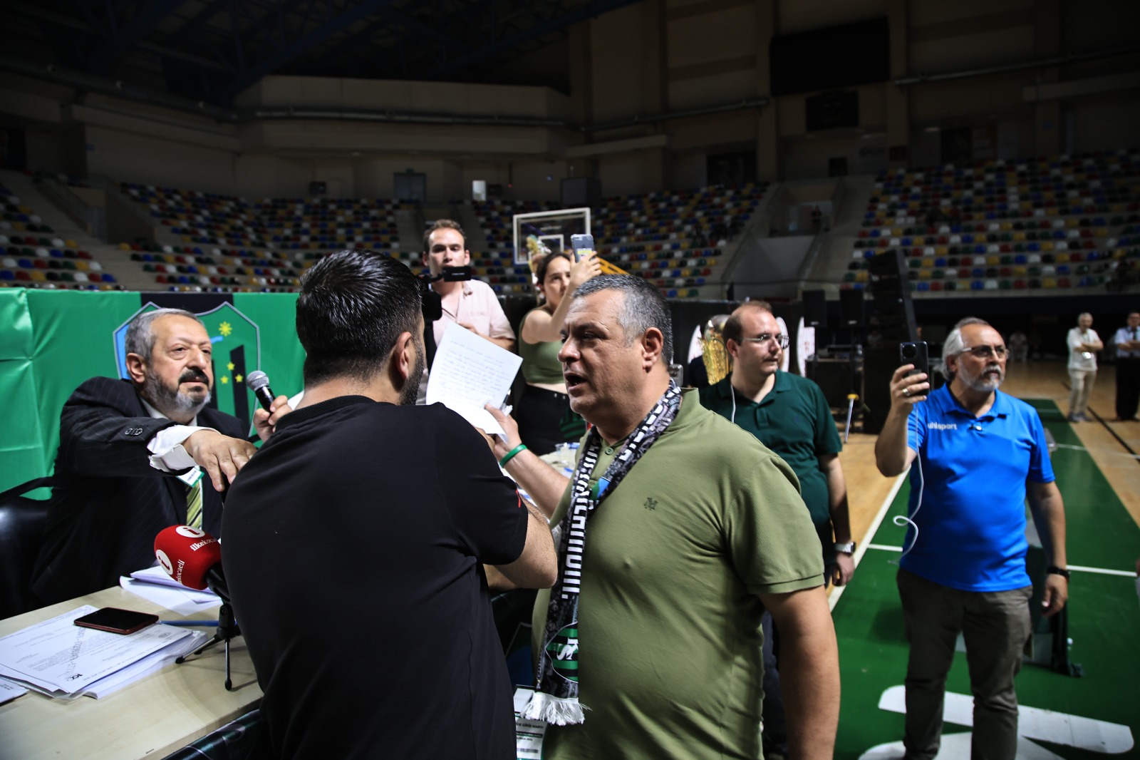 İddialar asılsız çıktı kongre gerildi! - Resim : 2