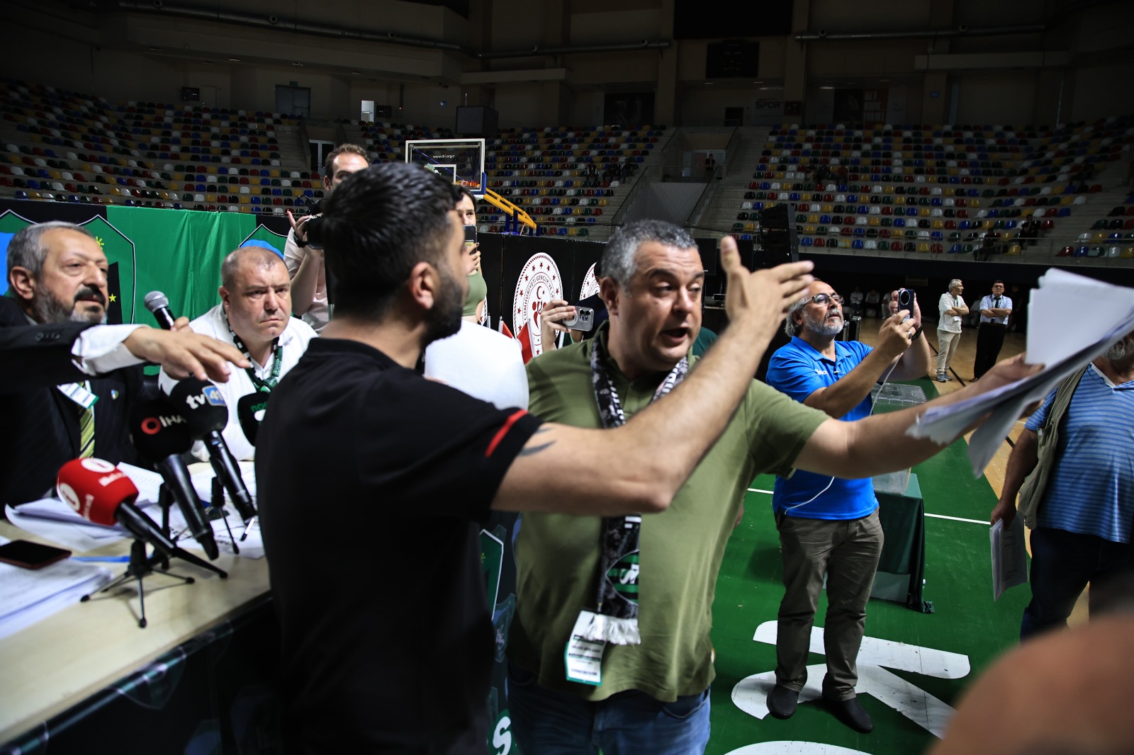 İddialar asılsız çıktı kongre gerildi! - Resim : 3