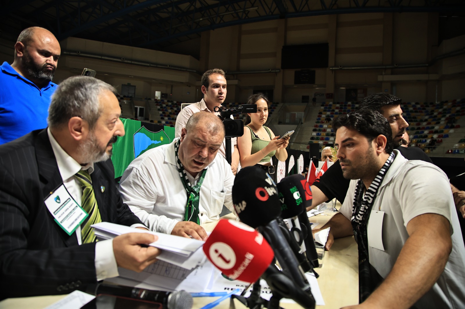 İddialar asılsız çıktı kongre gerildi! - Resim : 1