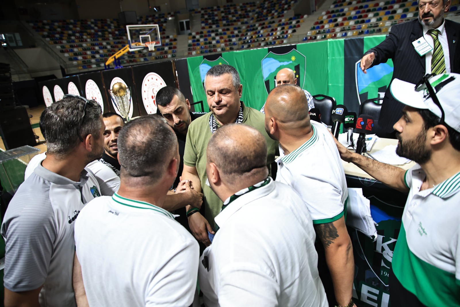 İddialar asılsız çıktı kongre gerildi! - Resim : 10