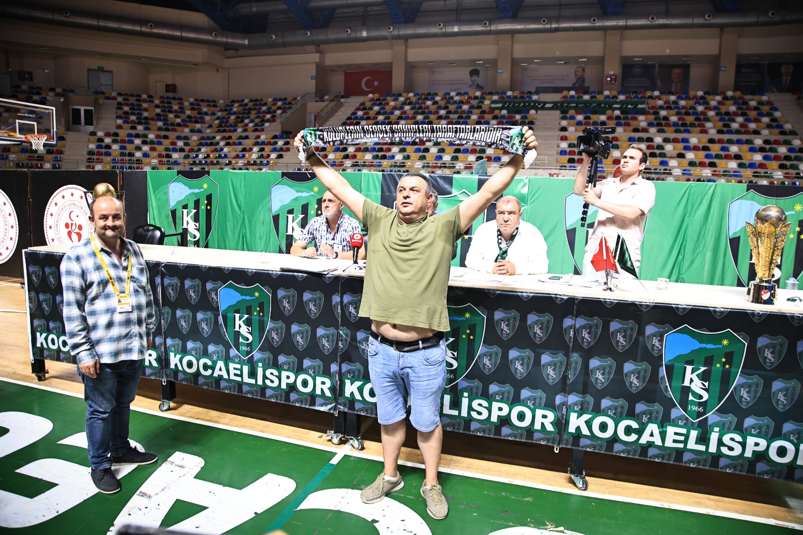 İddialar asılsız çıktı kongre gerildi! - Resim : 11