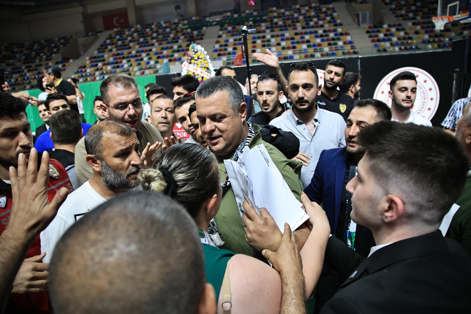 İddialar asılsız çıktı kongre gerildi! - Resim : 4