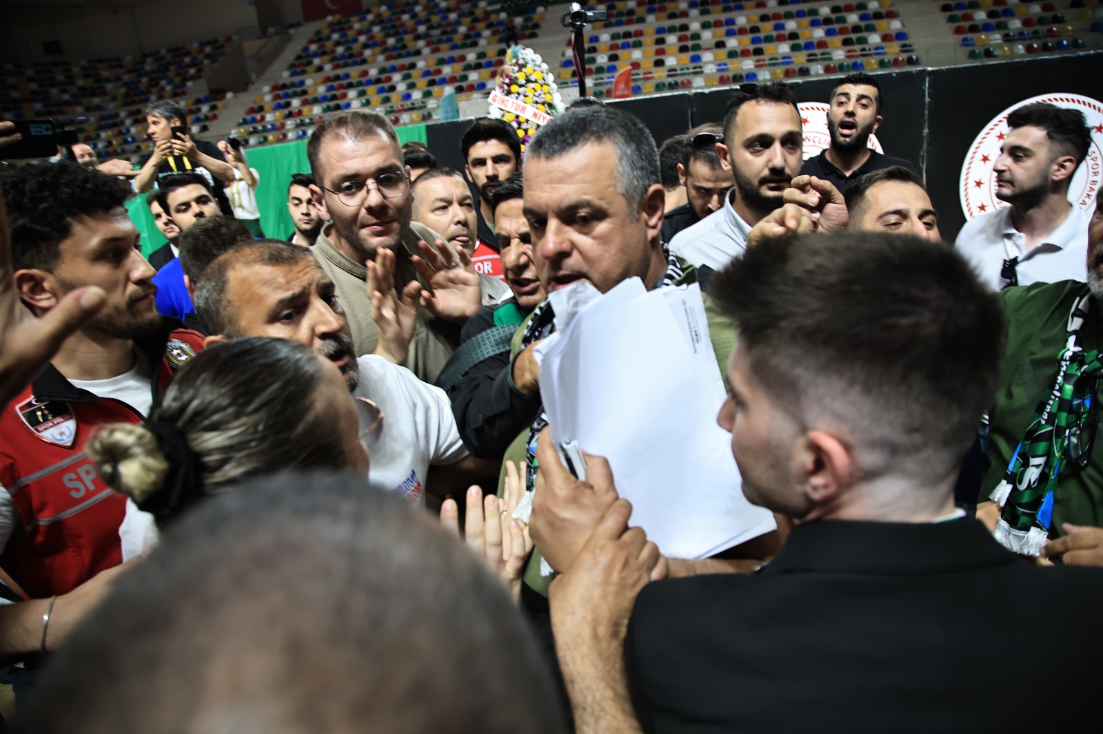 İddialar asılsız çıktı kongre gerildi! - Resim : 5