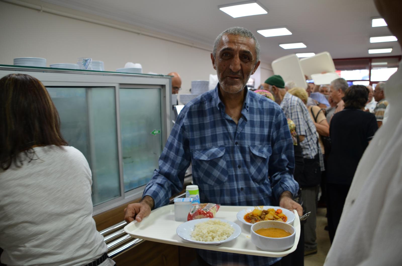 Emekliler akın etti Gökçe sözünü tuttu, Kent Lokantasını açtı - Resim : 6