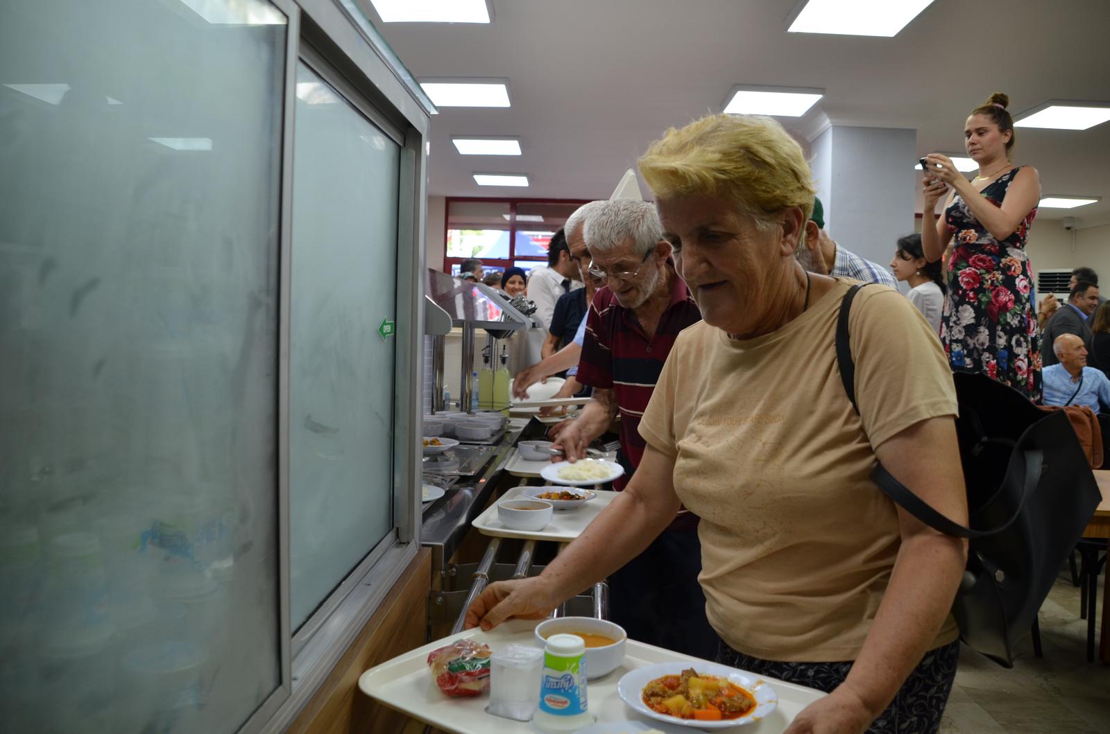 Emekliler akın etti Gökçe sözünü tuttu, Kent Lokantasını açtı - Resim : 5