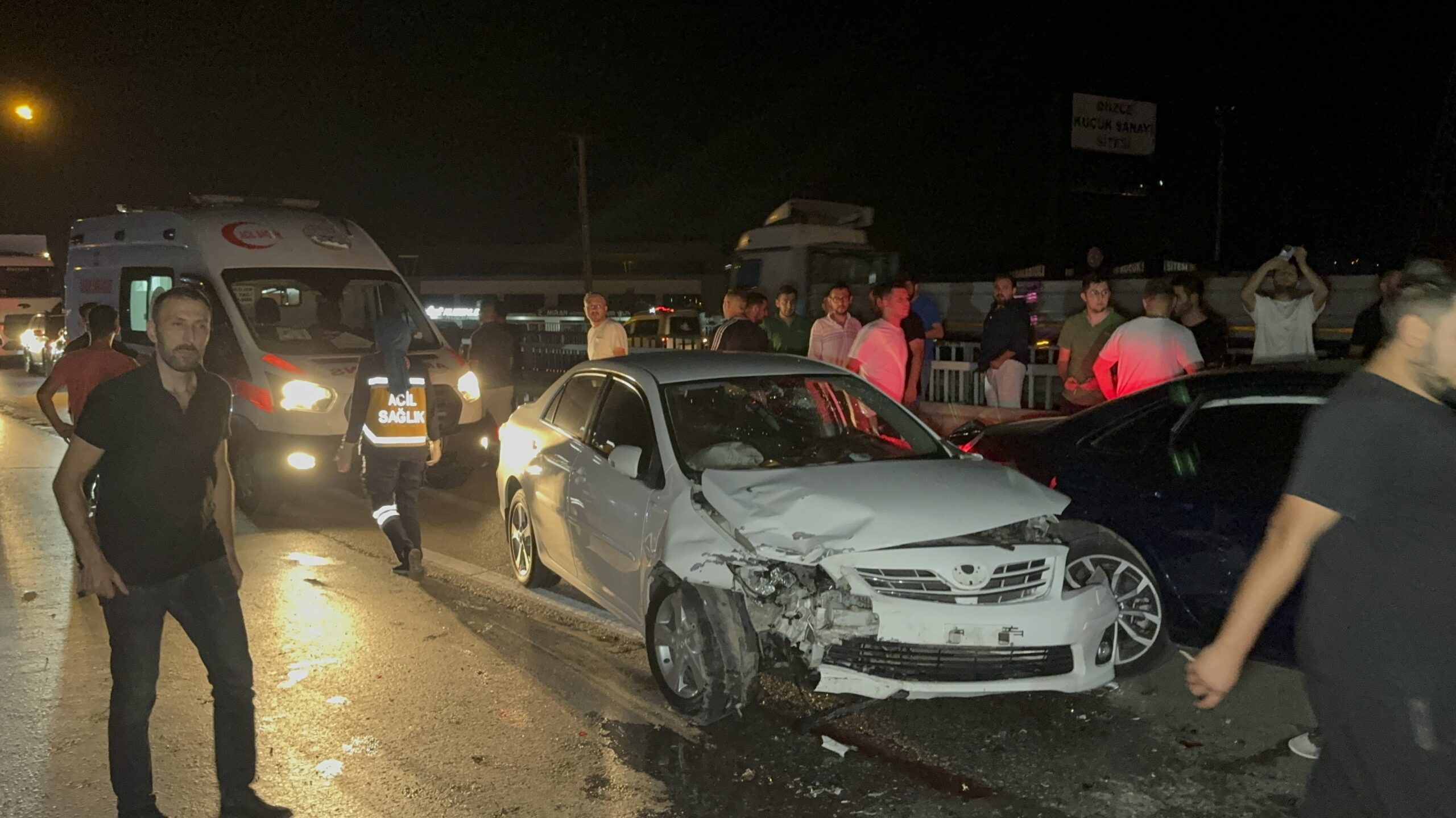 Düzce'de zincirleme trafik kazası: 6 araç birbirine girdi! - Resim : 1