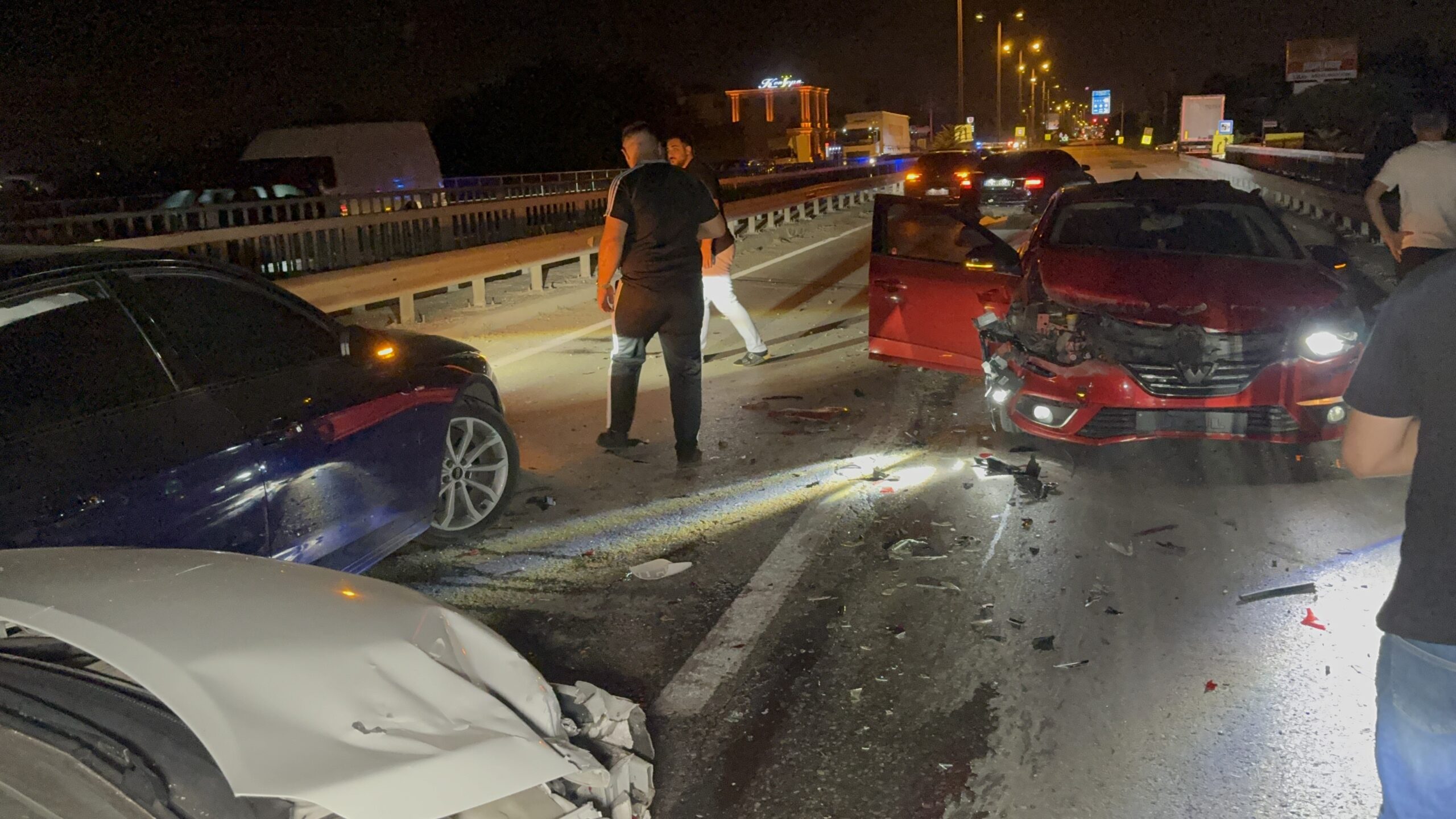 Düzce'de zincirleme trafik kazası: 6 araç birbirine girdi! - Resim : 3