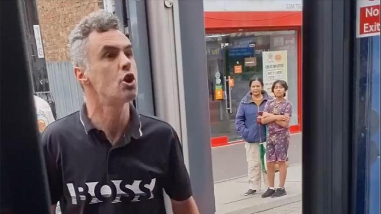 İngiltere'de Müslüman otobüs şoförüne saldıran kişiye 10 ay hapis cezası - Resim : 1