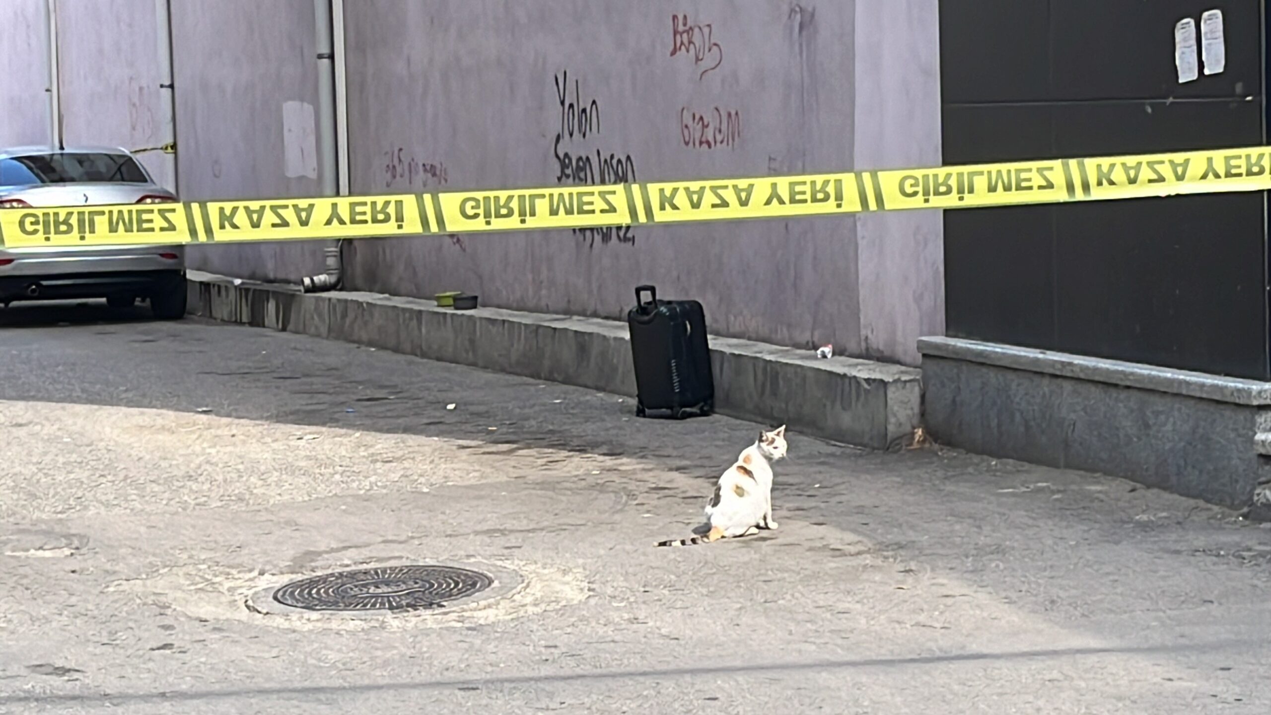 Şüpheli paket paniğe sebep oldu! Yaya ve araç trafiğine kapatıldı - Resim : 1