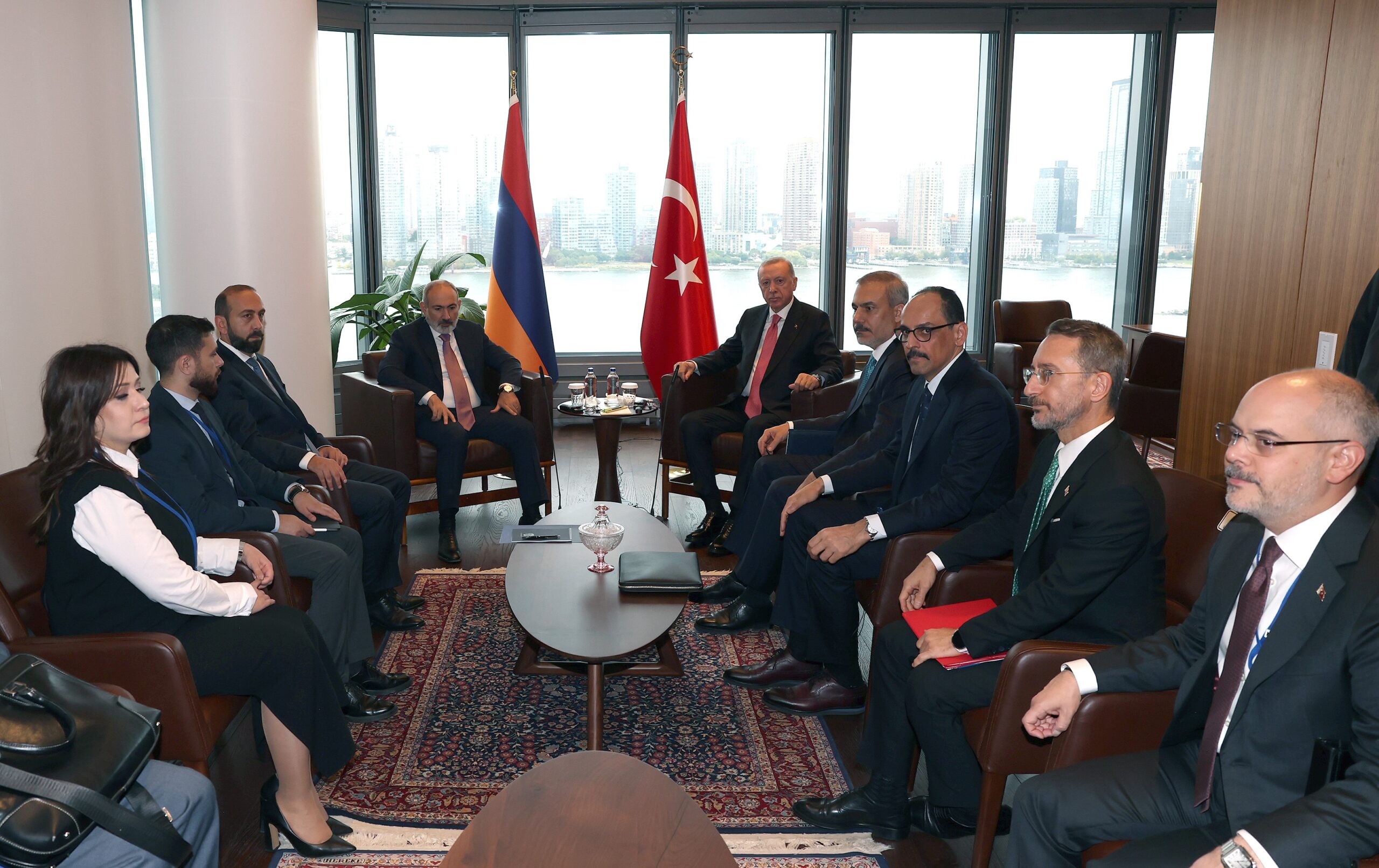 Cumhurbaşkanı Erdoğan, Ermenistan Başbakanı Paşinyan’ı kabul etti - Resim : 1