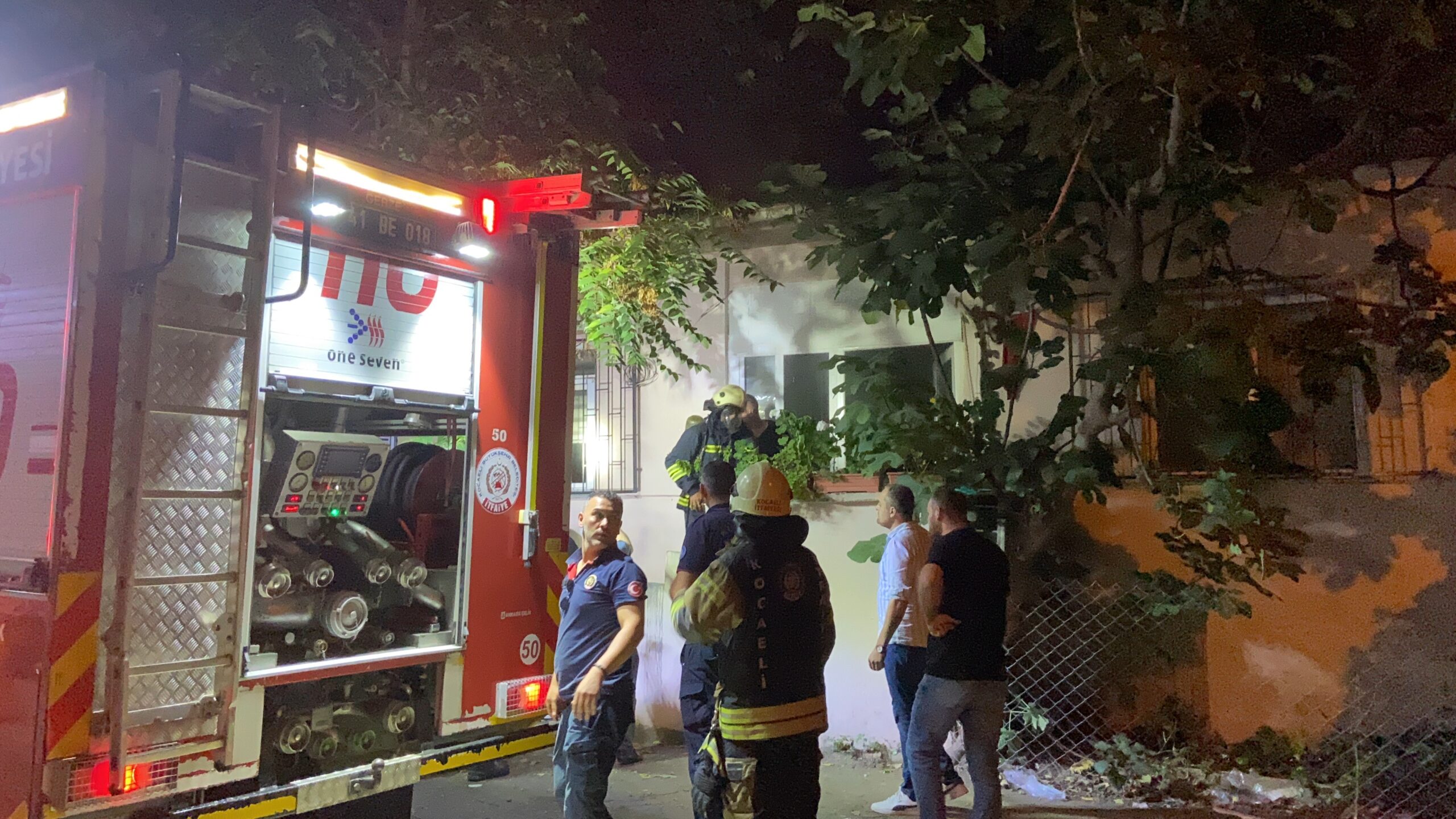 Elektrik panosundan çıkan yangına banyoda yakalandı! - Resim : 9