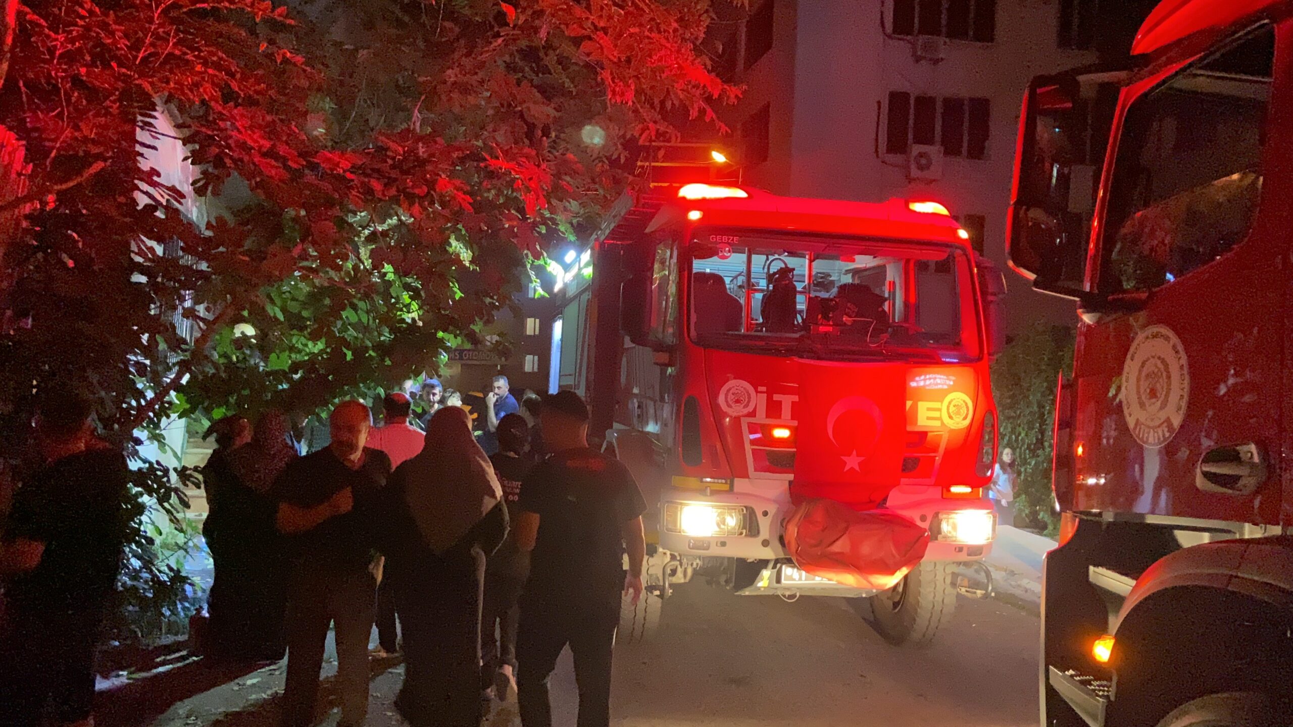 Elektrik panosundan çıkan yangına banyoda yakalandı! - Resim : 8