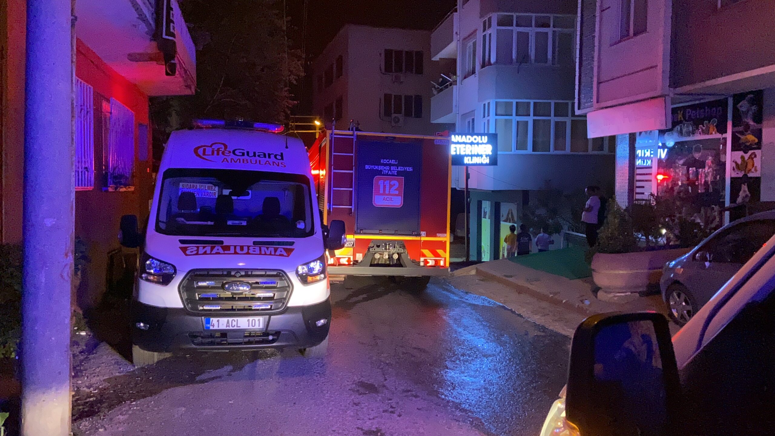 Elektrik panosundan çıkan yangına banyoda yakalandı! - Resim : 7