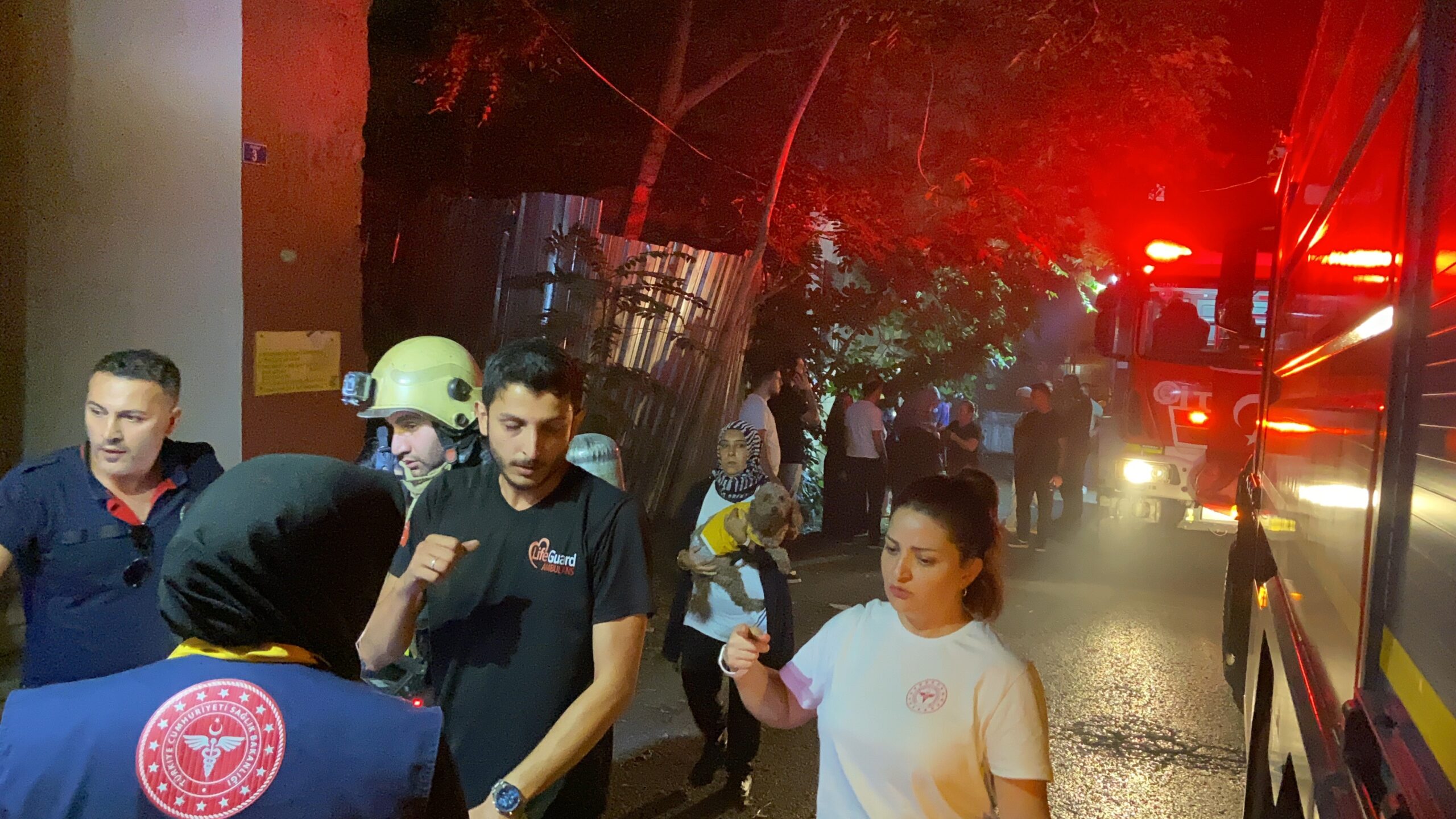 Elektrik panosundan çıkan yangına banyoda yakalandı! - Resim : 5