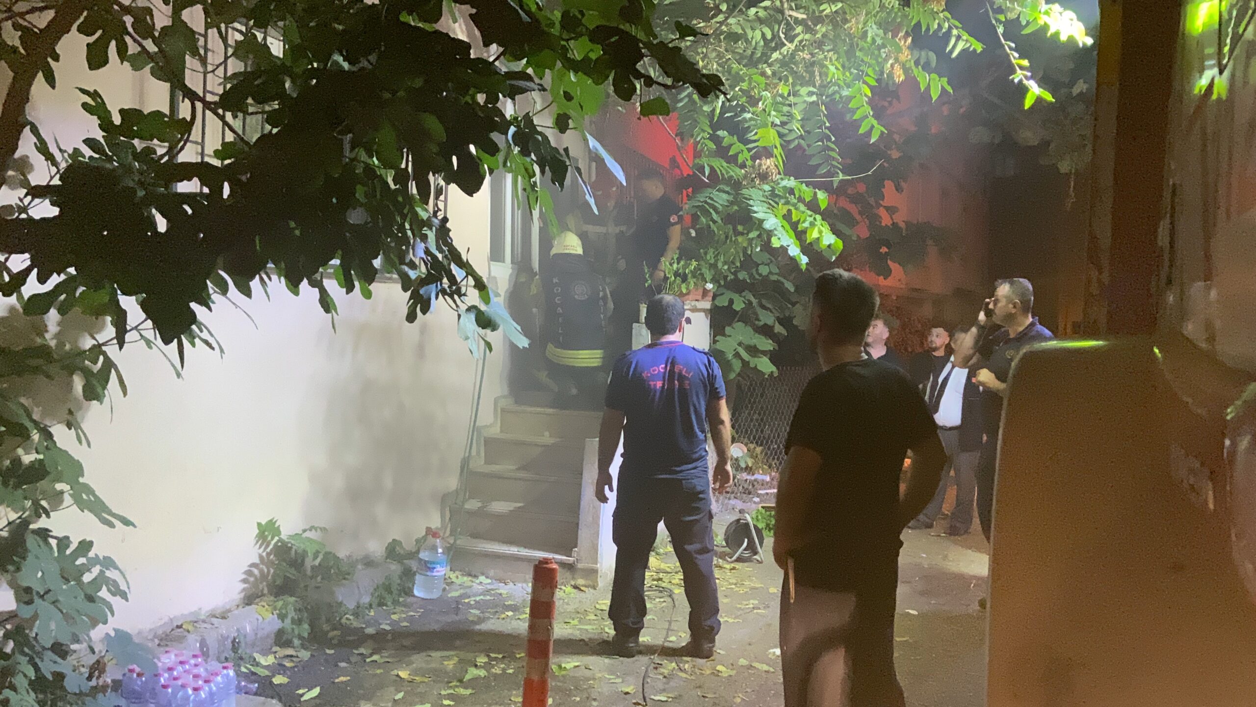 Elektrik panosundan çıkan yangına banyoda yakalandı! - Resim : 3