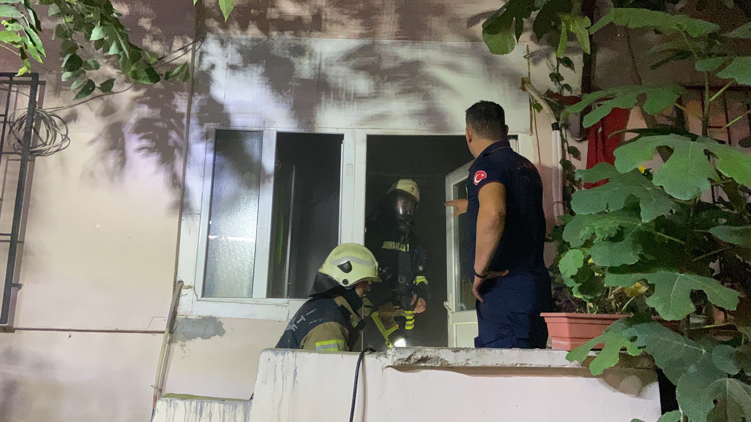 Elektrik panosundan çıkan yangına banyoda yakalandı! - Resim : 2