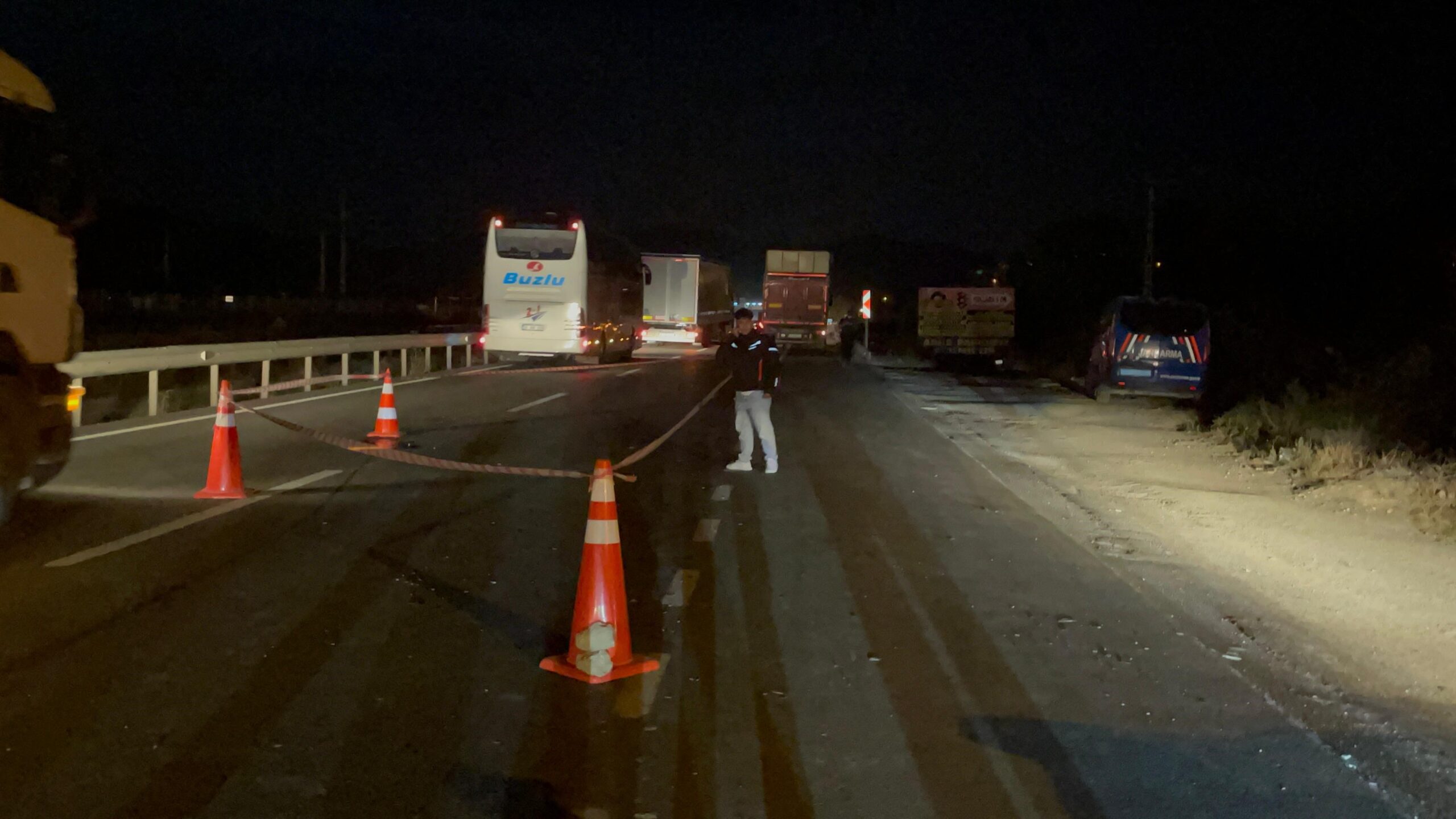 Feci kaza! Tıra arkadan çarptı... - Resim : 1