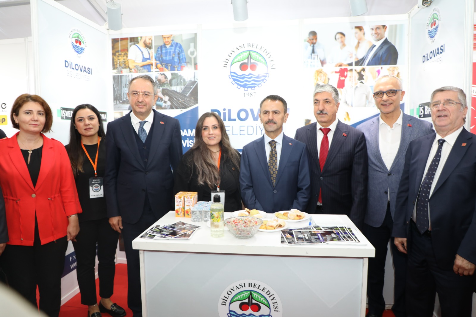 İş arayanlar bu standı ziyaret ediyor: Yoğun ilgi - Resim : 9