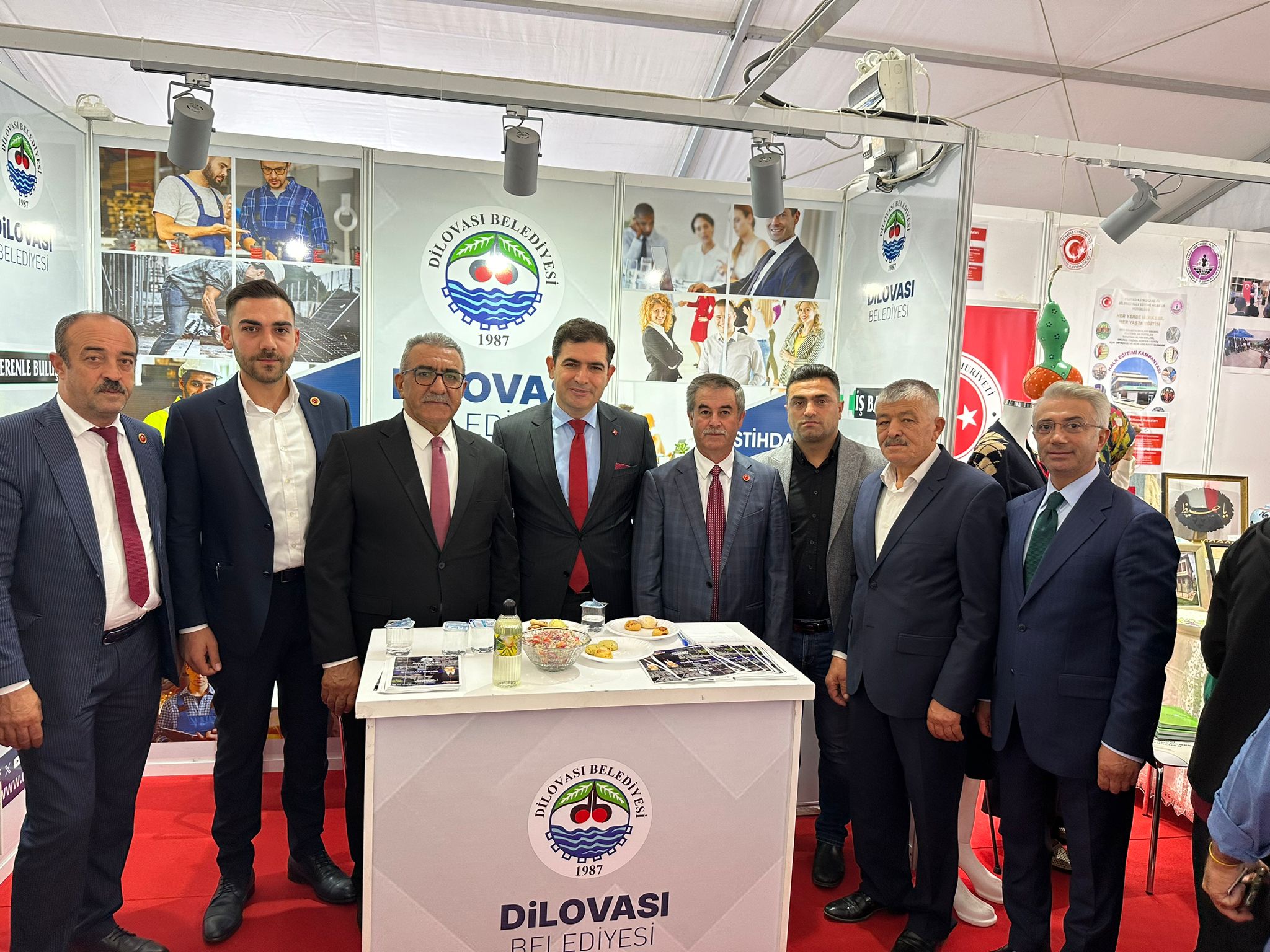 İş arayanlar bu standı ziyaret ediyor: Yoğun ilgi - Resim : 8