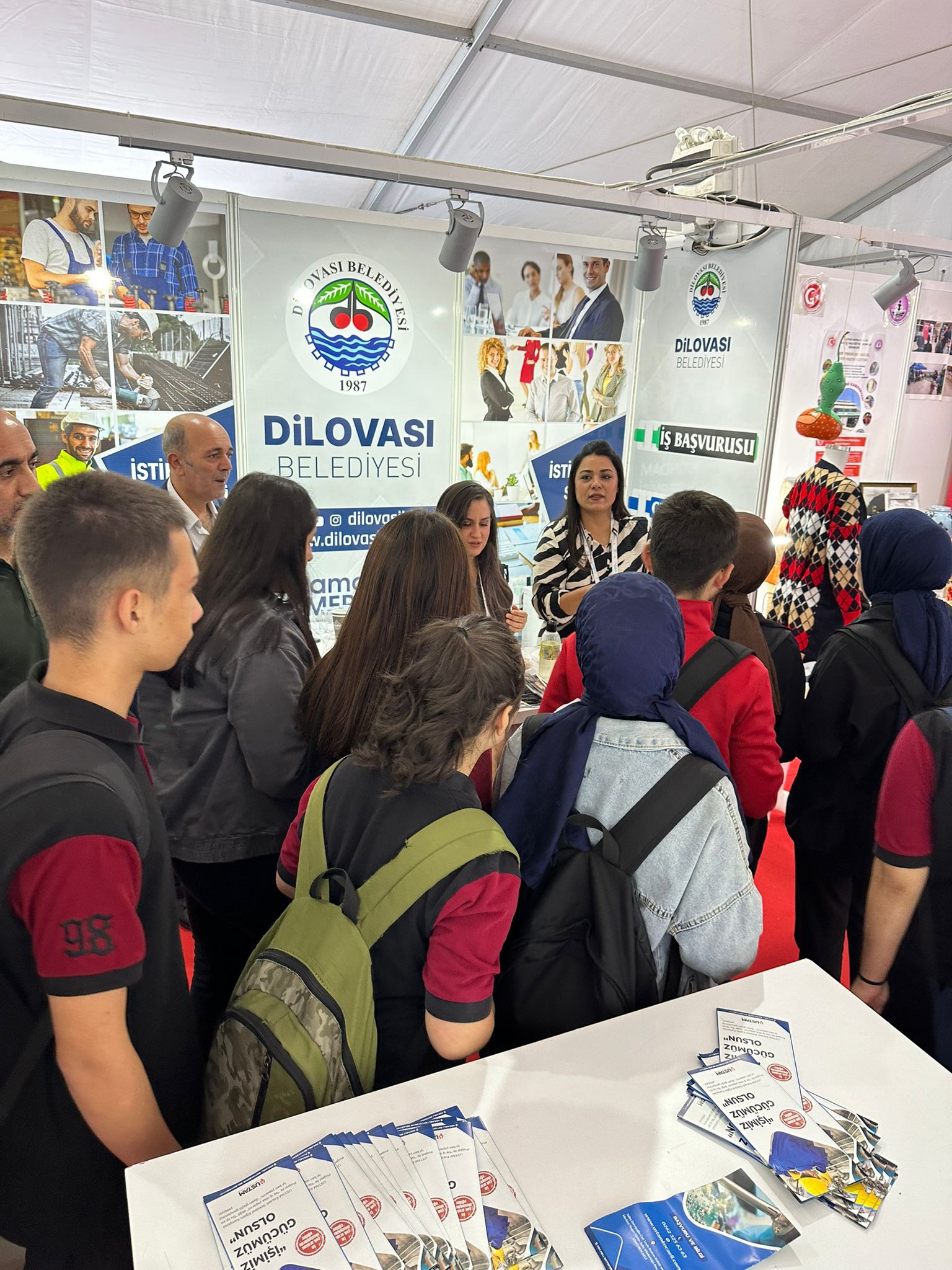 İş arayanlar bu standı ziyaret ediyor: Yoğun ilgi - Resim : 6