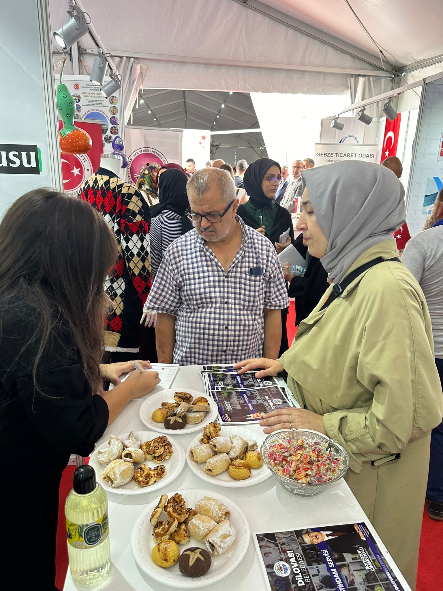 İş arayanlar bu standı ziyaret ediyor: Yoğun ilgi - Resim : 5